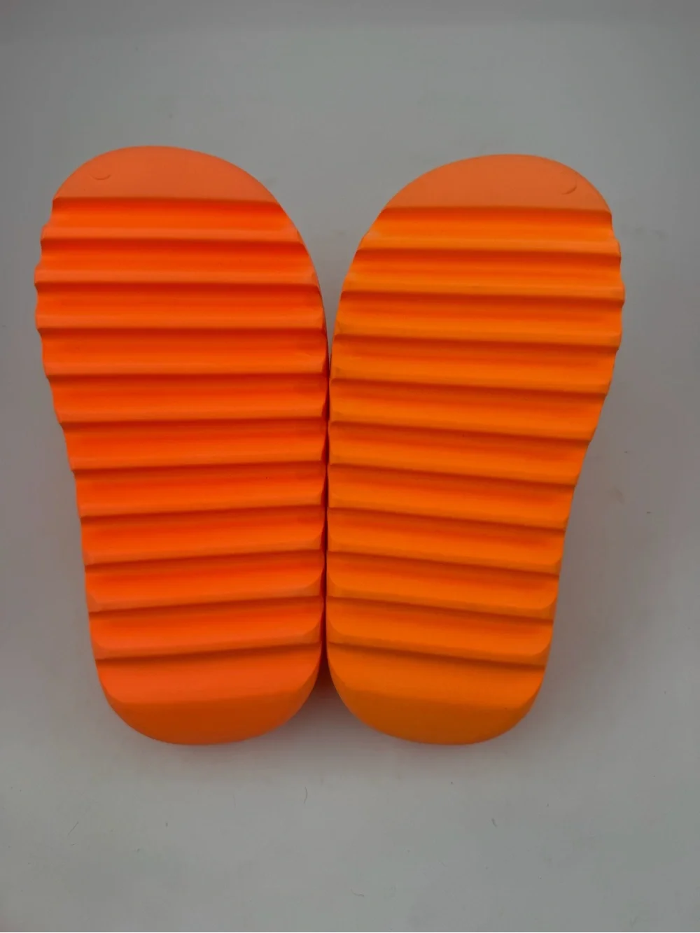 👞 Adidas Unisex Yeezy Slides -Size 5 Men/Youth -Enflame Orange -Size 6.5 Women